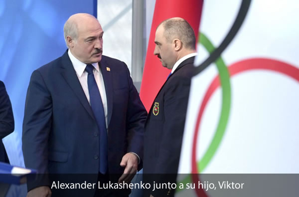 Alexander Lukashenko junto a su hijo, Viktor