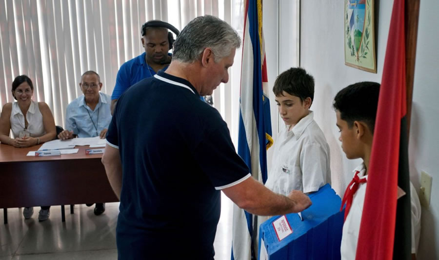 El dictador cubano Diaz-Canel en el día de la votación