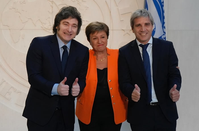 Javier Milei, Kristalina Gueorguieva y Luis Toto Caputo | Foto: infobae.com