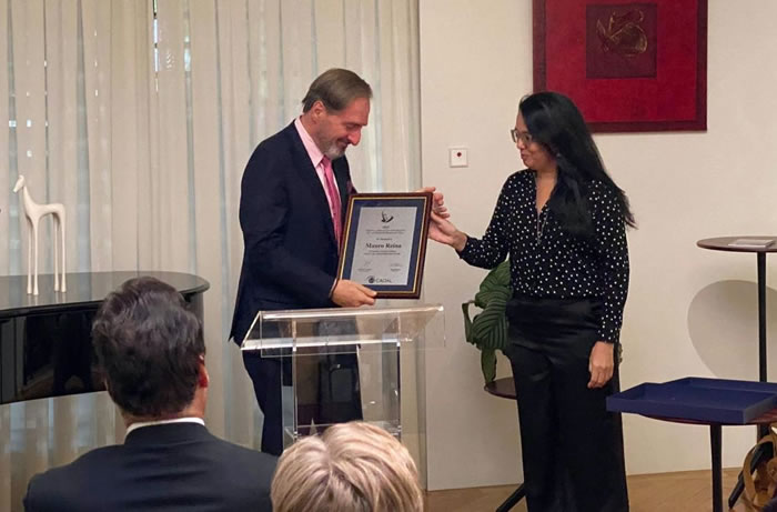 Mauro Reina recibe el Premio a la Diplomacia Comprometida con los Derechos Humanos en Cuba